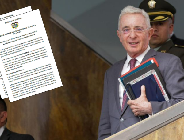 Álvaro Uribe. Suspensión de audiencia.