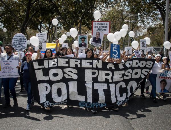 Venezuela anuncia un centenar de nuevas excarcelaciones de detenidos en protestas poselectorales