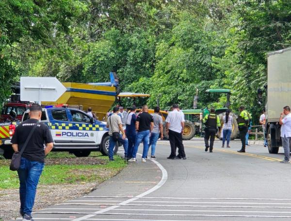 Los cultivadores de arroz taponan varias carreteras en Huila y Tolima.