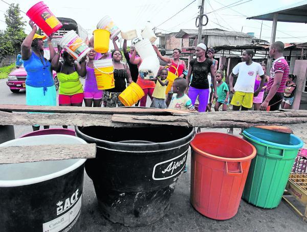 Poblaciones de Tumaco y otras del litoral del Pacífico colombiano han acudido a protestas en las vías, reclamando agua.