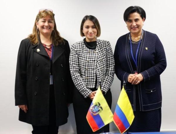 La canciller Laura Sarabia, junto con la ministra de Justicia, Ángela María Buitrago.