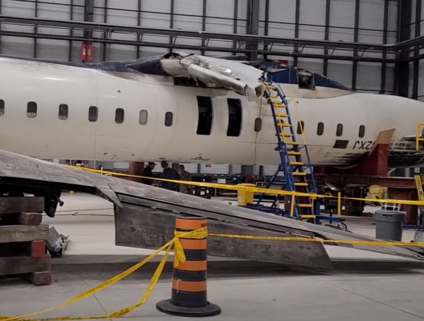 Revelan detalles del accidente del avión que se volcó en aeropuerto de Toronto tras aterrizar en la pista