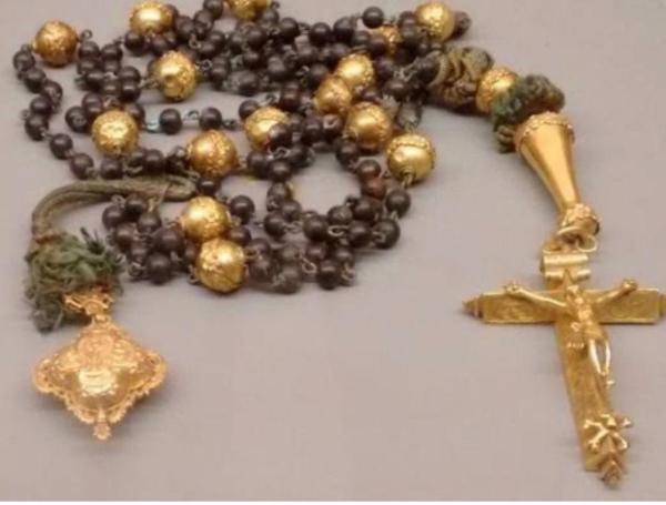 El rosario robado en Brasil.