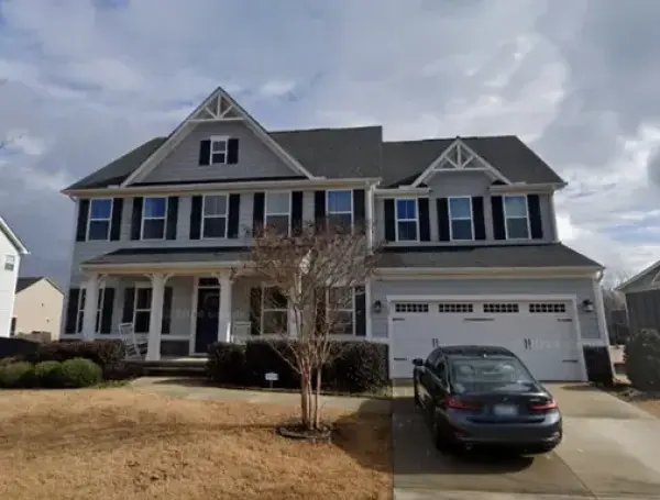 Exejecutivo de Bloomberg fue hallado muerto junto con su esposa e hija dentro de su casa en Carolina del Sur