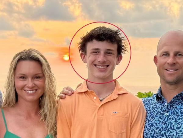 Miller Gardner(en círculo) al lado de su familia y el exbeisbolista Brett Gardner.