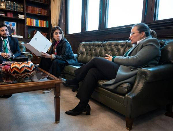 La canciller Laura Sarabia junto con la ministra de Comercio (e), Cielo Rusinque.