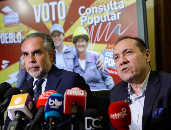 Armando Benedetti y Antonio Sanguino en el lanzamiento de la plataforma de la consulta popular
