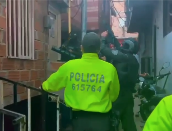 Operación de allanamiento de una de las residencias implicadas con la red.