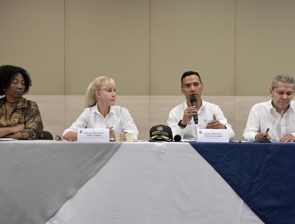 Consejo de seguridad con el ministro de Defensa, la gobernadora Dilian Francisca Toro; la alcaldesa de Buenaventura, Ligia del Carmen Córdoba, y demás autoridades para hablar de Buenaventura.