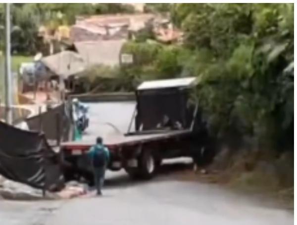 Grave accidente por tractomula que perdió el control en loma de San José