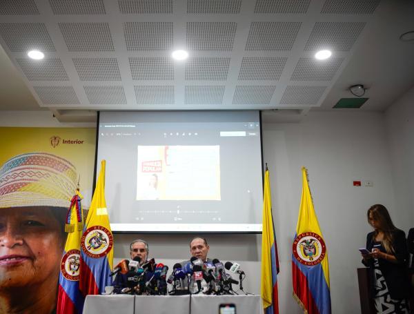 Los ministros de Trabajo, Antonio Sanguino, e Interior, Armando Benedetti, presentaron las 12 preguntas de la consulta popular.