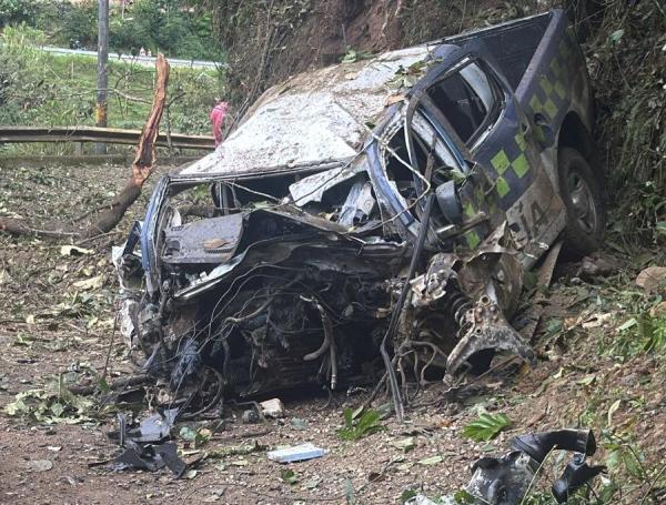 Así quedó la patrulla de la Policía atacada con explosivos en el municipio de Ebéjico.