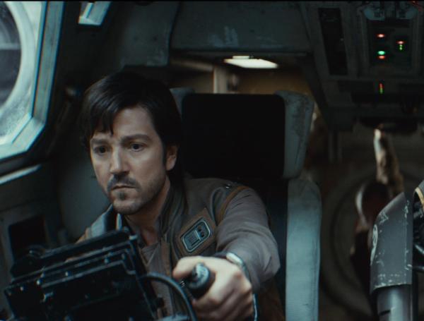 Diego Luna en una escena de la segunda temporada de Andor.