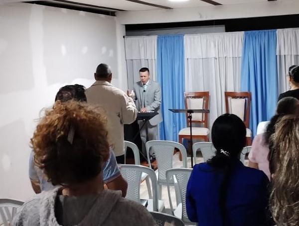 José Erley Ramírez en una de las actividades de la iglesia protestante en la que era pastor.