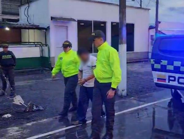 La Policía de Caldas capturó al pastor cuando recibió la salida del centro médico en el que fue atendido luego de ser atacado por la comunidad.