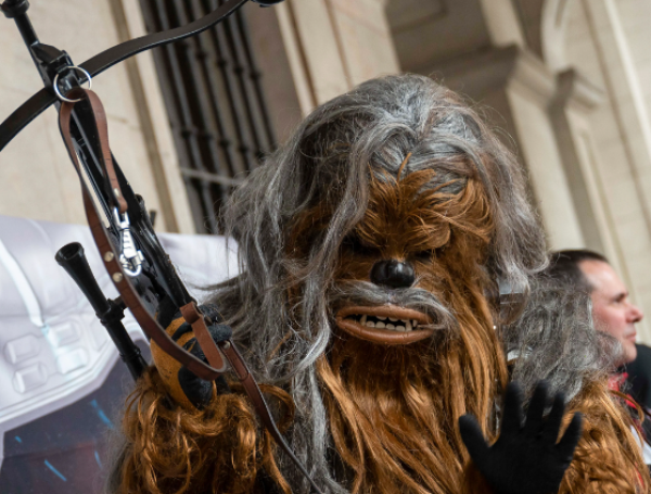 Cheewbacca en el encuentro de la Plaza Porticada de Santander. EFE/Pedro Puente Hoyos