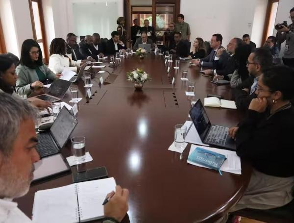 Reunión de Benedetti y Francia Márquez