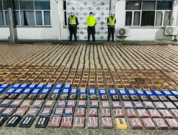 La gigantesca incautación de droga en Buenaventura. Casi dos toneladas.