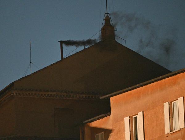 Fumata negra en el Vaticano