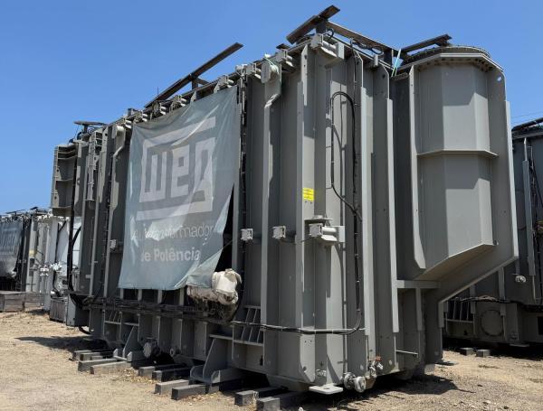 Transformadores y material auxiliar que está subastando EDP Renewables.