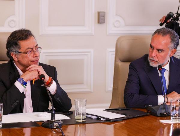 El presidente Petro junto con Armando Benedetti en un consejo de ministros.