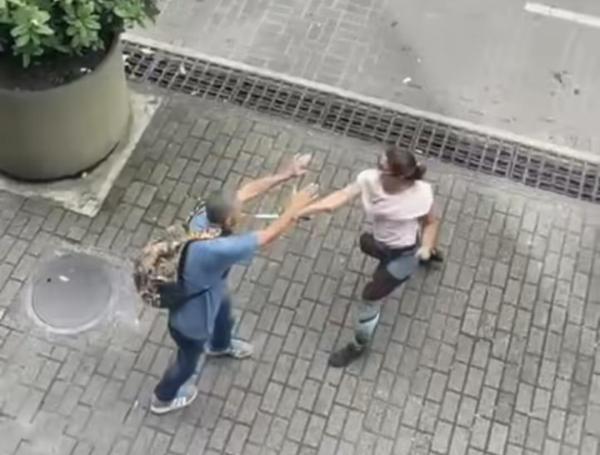 Una fuerte pelea que casi terminó en un linchamiento sucedió en el centro de Pereira.