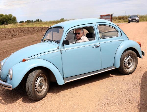 José 'Pepe' Mujica y su emblemático Volkswagen celeste