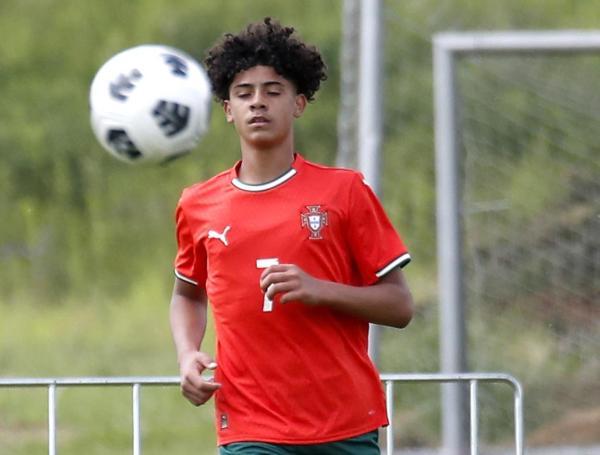 Cristiano Ronaldo en su debut con la selección Sub 15 de Portugal.