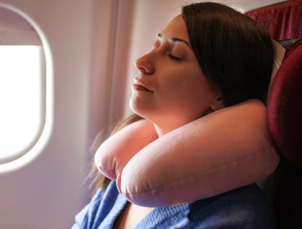 Dormir en el avión