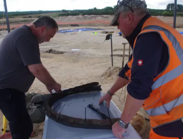 Descubrimiento de una rueda de carro de la Edad de Hierro en Escocia durante excavación arqueológica