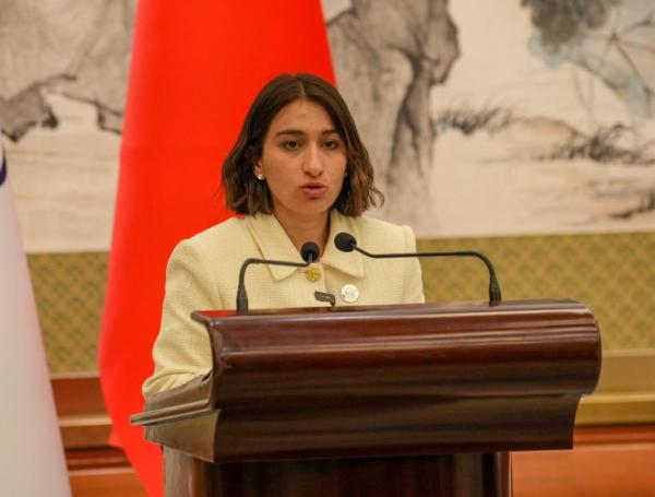 Laura Sarabia, canciller.
