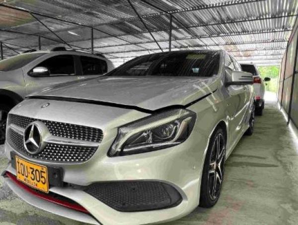 Mercedes Benz en subasta de la SAE.