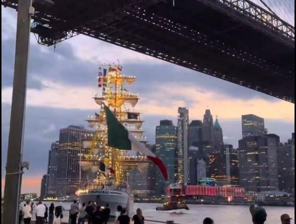 Barco en Nueva York choca