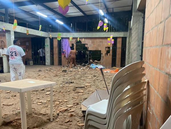 La onda explosiva alcanzó la caseta comunal, en el oriente de Cali.