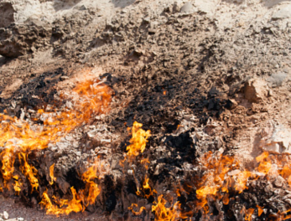 La causa científica del fenómeno es una enorme reserva de gas natural ubicada a más de 8 kilómetros de profundidad,