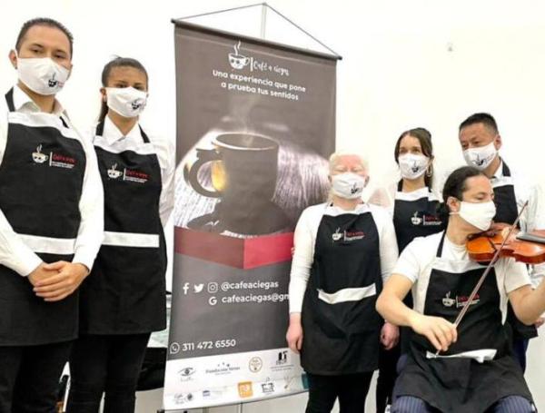 los participantes pasan por un laboratorio donde aplican estrategias multisensoriales