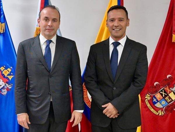 Alejandro Eder, alcalde de Cali, y Pedro Sánchez, ministro de Defensa.