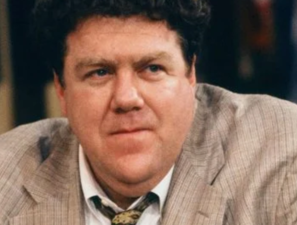 Interpretó a 'Norm Peterson' en la serie Cheers, papel por el que fue nominado seis veces al Emmy.