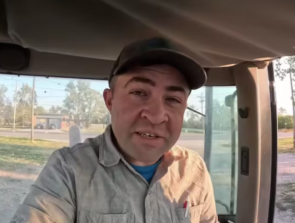 Silas Manche es un youtuber conocido por sus videos sobre restauración de vehículos y exploraciones urbana