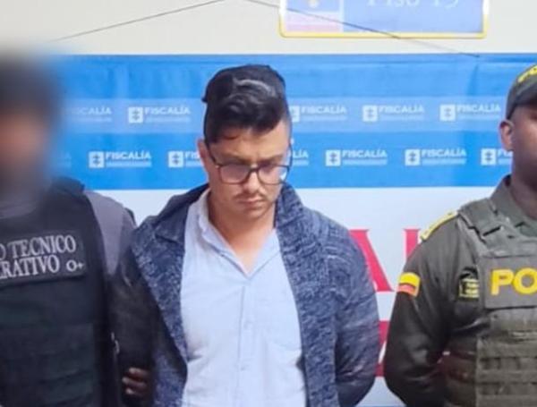 Hombre que agredió a un agente de tránsito en Cali es enviado a casa por cárcel