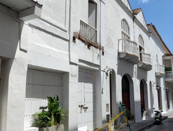 Cae balcón de Cartagena, no dejó heridos