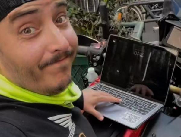 El computador ha sido su herramienta de trabajo en cualquier lugar que esté.