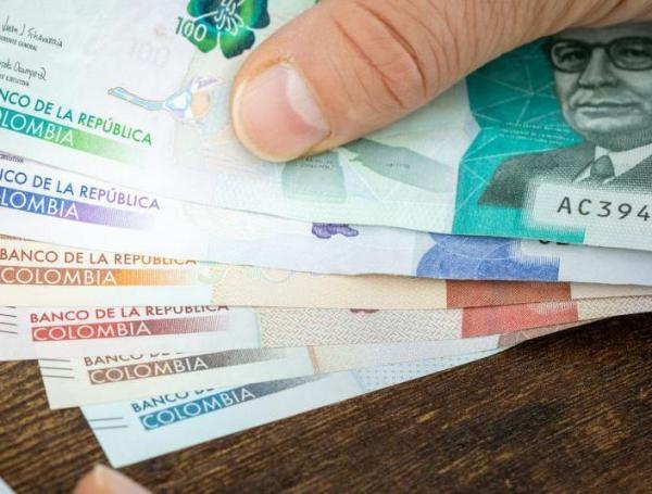 ¿Cuánto y cuándo pagan el retroactivo a empleados públicos en 2025?