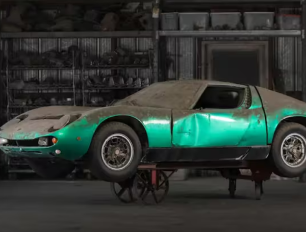 Su carrocería Bertone fue diseñada por Marcello Gandini