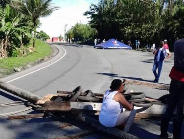 Bloqueo en la vía a Buenaventura.
