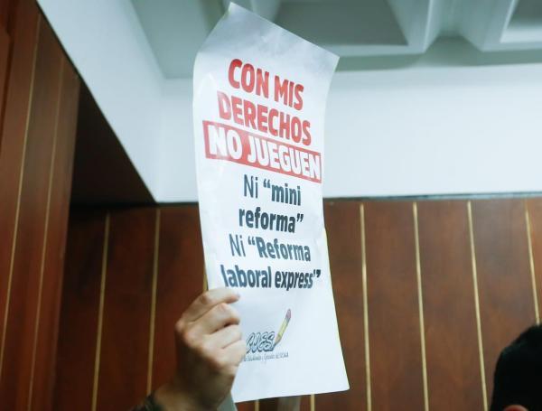 Cartel en contra de la reforma laboral