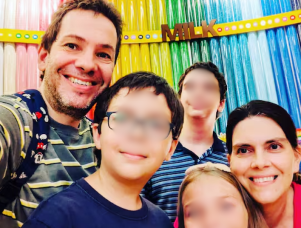 La familia insta en la importancia de respetar la cultura.