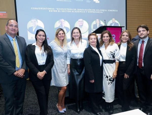 Juan Cediel, Jennifer Dávila, Marcela García, Ángela Garzón, Yolanda Gallardo, Patricia Villalba, Tatyana Bolívar y Juan P. Mendoza.