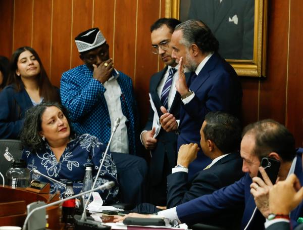 Angélica Lozano y Armando Benedetti en el debate de la reforma laboral en Senado