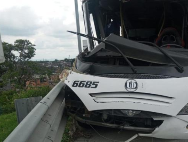Accidente en puente Helicoidal, entre Cajamarca y Calarcá